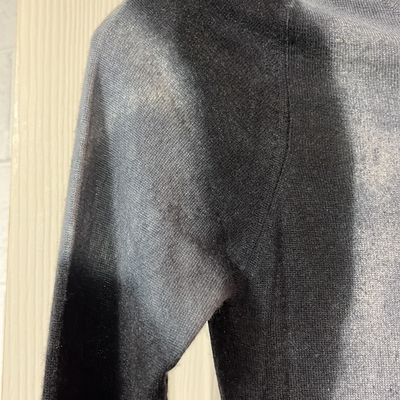 Super soft tissue weight cashmere over dyed fitted sweater - Picture 3 of 6